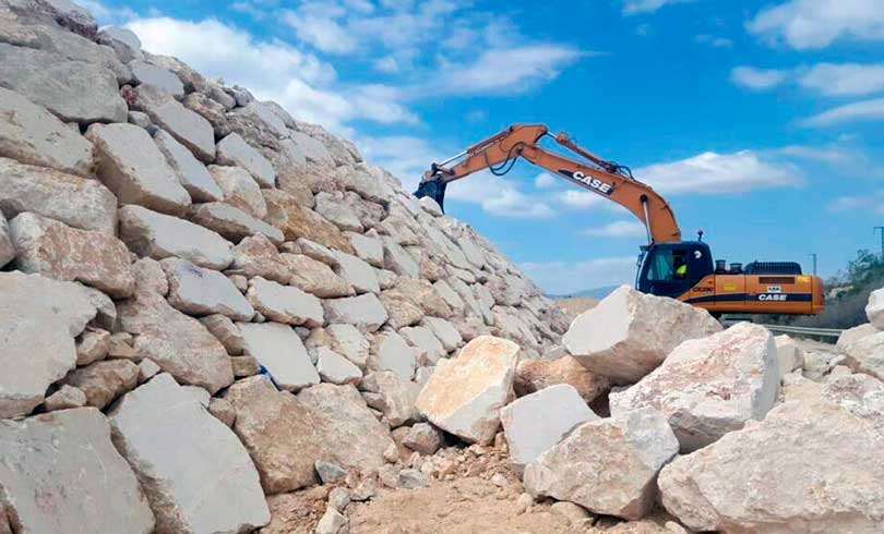 Imatges dels nostres murs de contenció d'esculleres, dissenyats per proporcionar estabilitat i estètica als teus projectes de construcció.