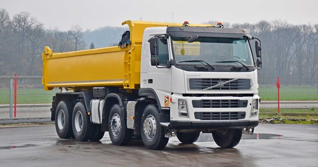 Imágenes del camión VOLVO FM 66 para proyectos de excavación y construcción.